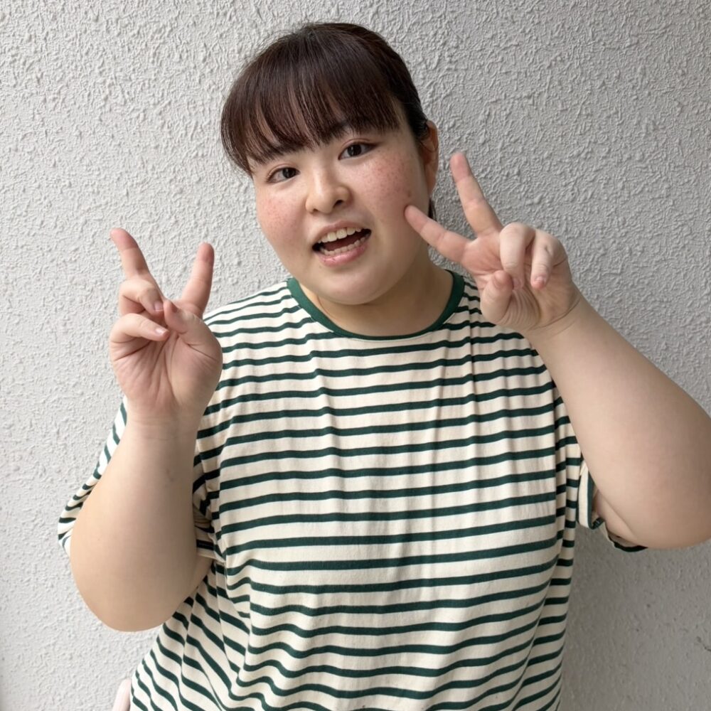 安達　彩奈