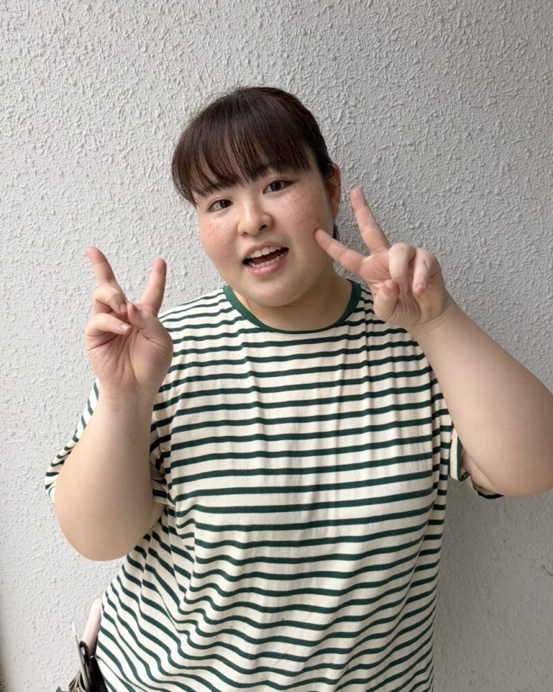 安達　彩奈